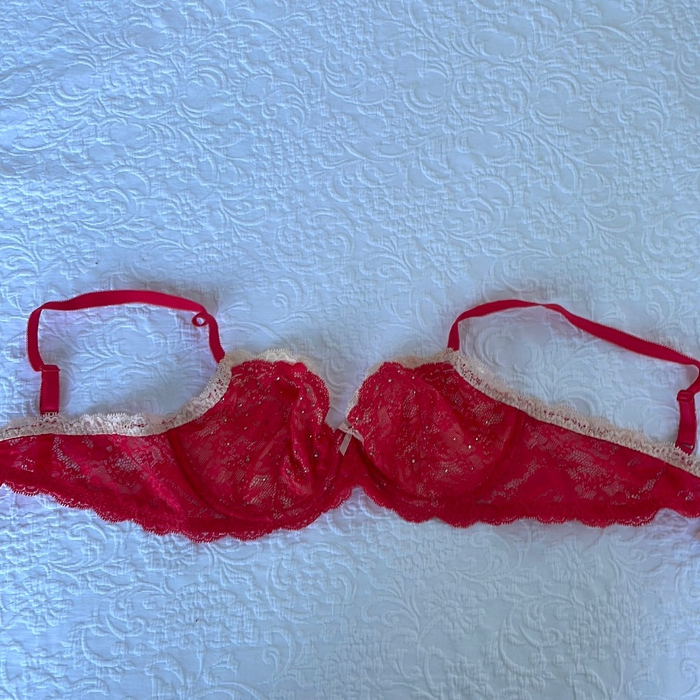 Victoria secret bra red. 36C